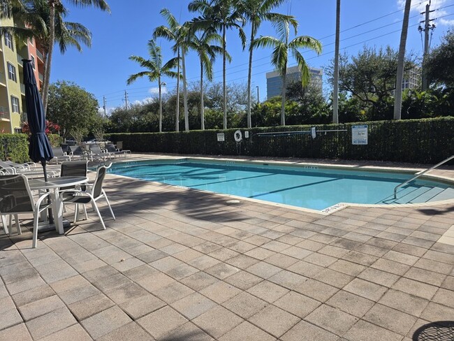 Building Photo - Beautiful 2 Bed 2 Bath Condo in West Palm ...