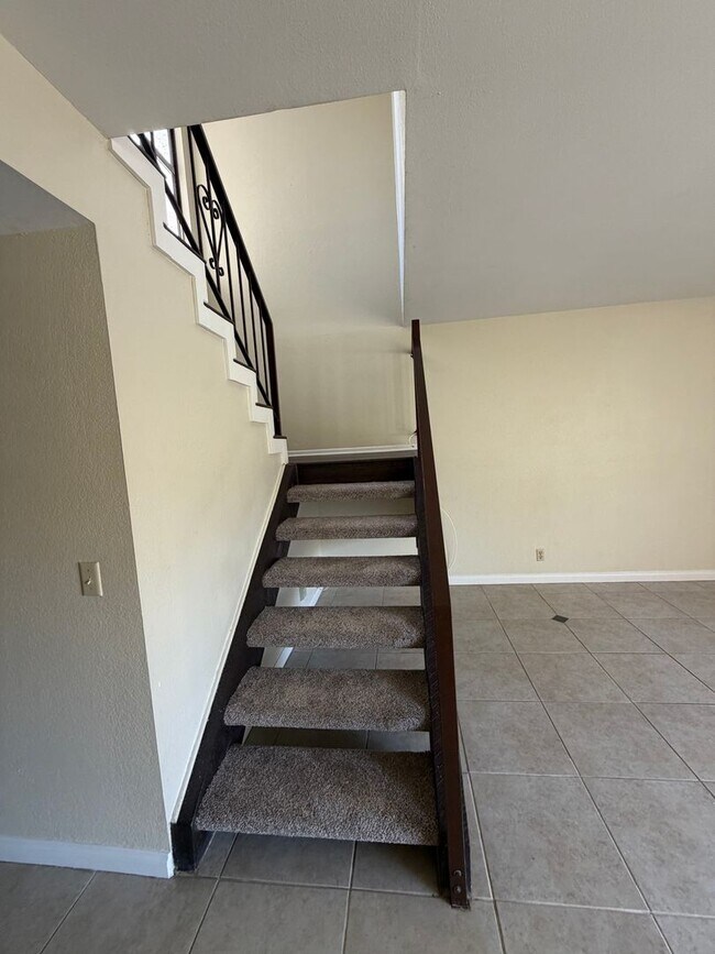 Building Photo - 1302 Gina Dr