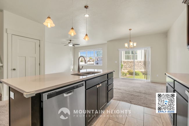 Building Photo - 607 Sawback Ln