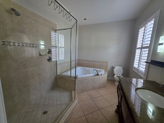 Building Photo - Spacious 5 Bedroom Home with Pool in Crystal Lake Homesites