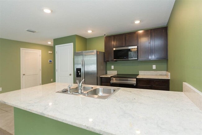 Building Photo - 5358 Woodridge Ln