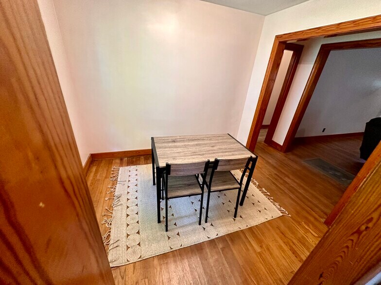 Building Photo - 47 Brentwood Dr