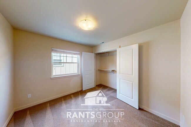 Building Photo - 837R