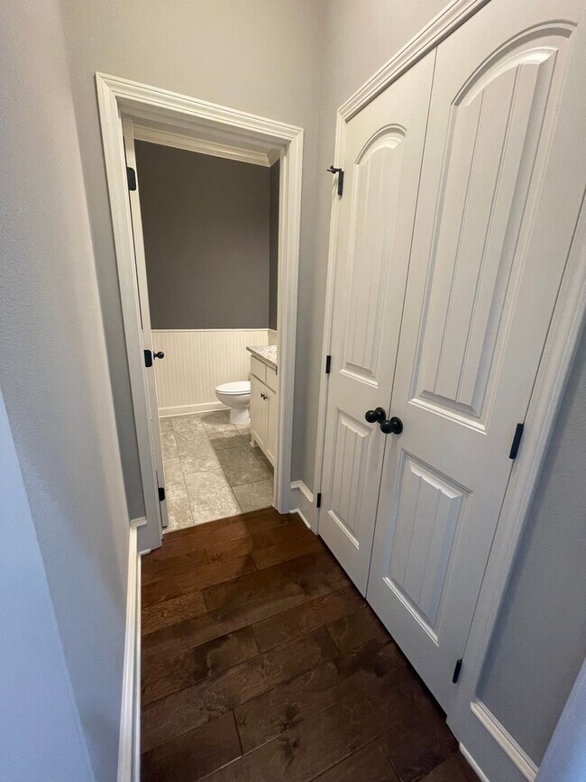 Building Photo - Great location in Sherwood