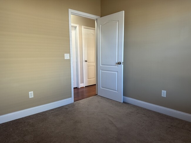 Building Photo - 59 Forest St NE