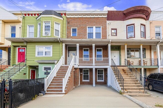 Building Photo - 382 Webster Ave