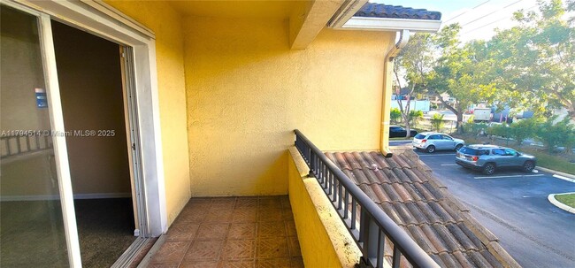 Building Photo - 704 Belmont Ln