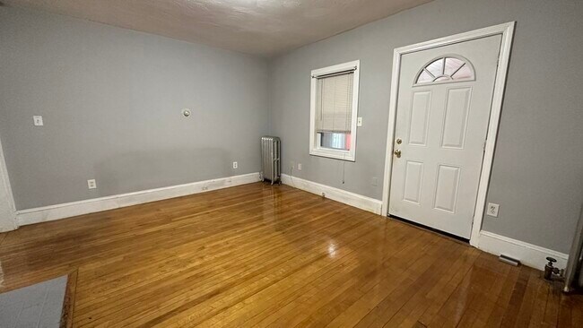 Building Photo - 10 Channing St