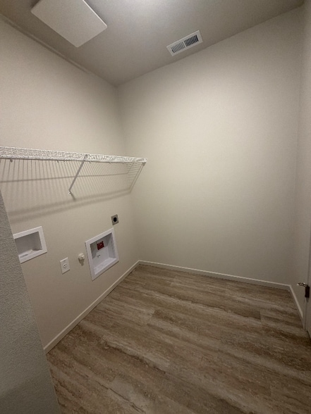 Building Photo - 329 Stella St NE