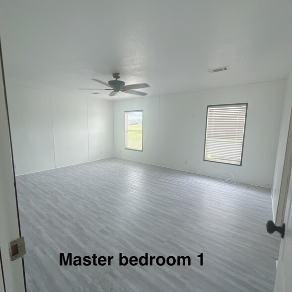 Master bedroom - 2436 Bay Lake Loop