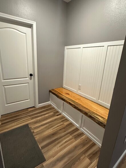 Building Photo - 150 Logrono Ct