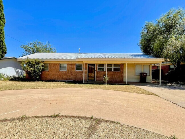 Primary Photo - Comfortably Updated 4-Bedroom 2-Bathroom O...