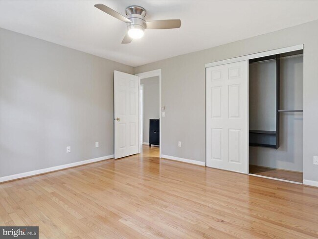 Building Photo - 6055 Meyers Landing Ct