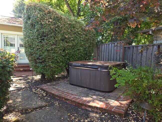 Building Photo - 2264 Grahn Dr