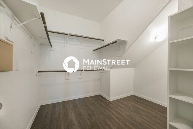 Building Photo - 4 Bedroom Pet-Friendly Home in HUMBLE, TX with Main Street Renewal