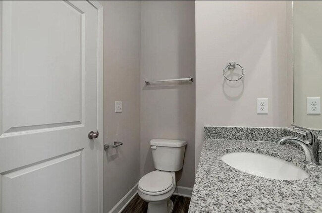 Building Photo - 2344 E Cheyenne Ct