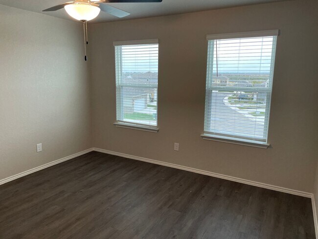 Building Photo - PRELEASING NOW! Charming Three Bedroom | Two and a Half Bathroom Home in Scott's Hollow