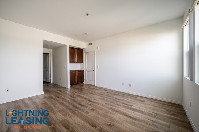 Building Photo - 11927 Kling St