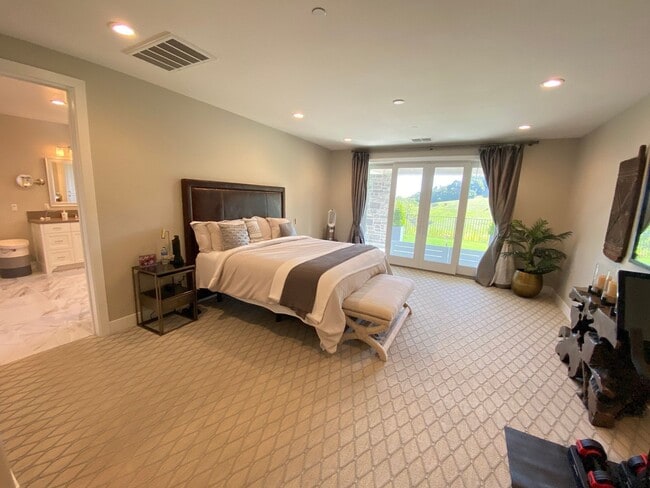 Building Photo - Wilder, Orinda!!!  4 Bed, 4.5 Bath, apx 3,380 Sq Ft.