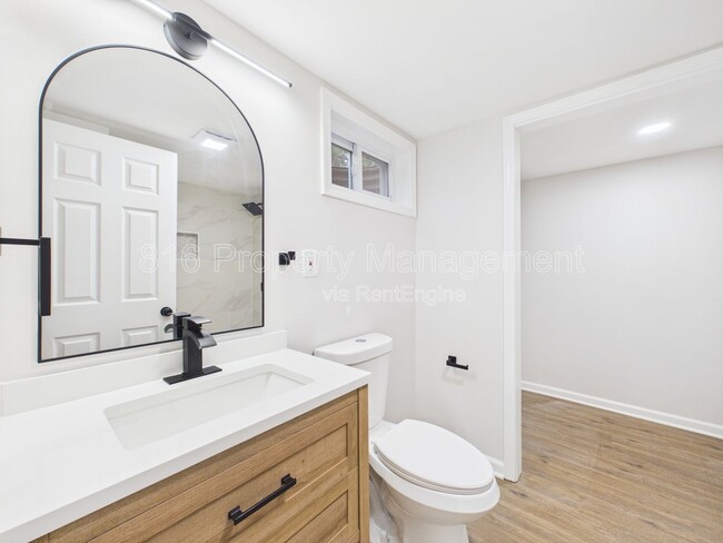 Building Photo - 100 S Oxford Ave