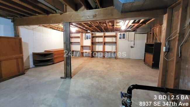 Building Photo - Not-So-Boring Living - 3BD Home with a View of Mt. Hood