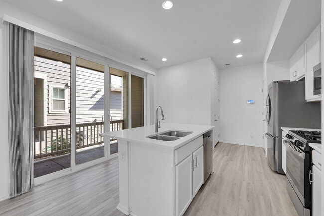 Building Photo - $2,395.00 - $500 OFF First Months' Rent - 3 Bedrooms, 3 Bathrooms, Single Family Home in Commerce...