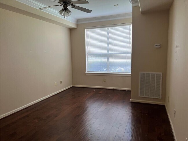 Building Photo - 6611 W Sam Houston Pkwy S