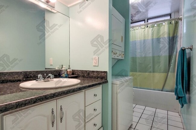 Building Photo - 1BR / 1Bath / 1Pkg Condo Rental at Hale Luana!