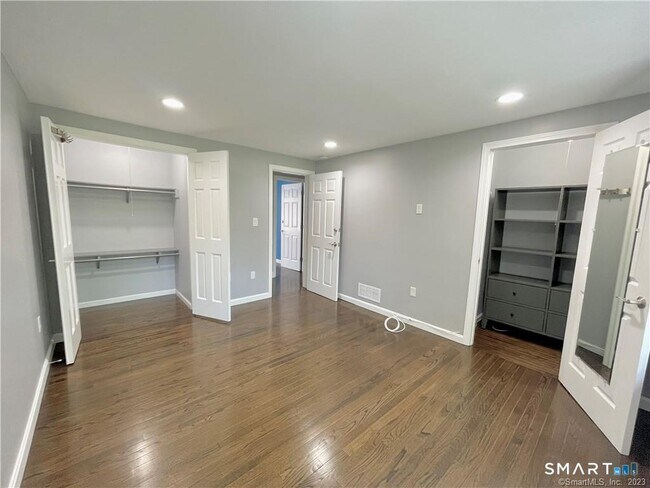 Building Photo - 35 Seaside Ave