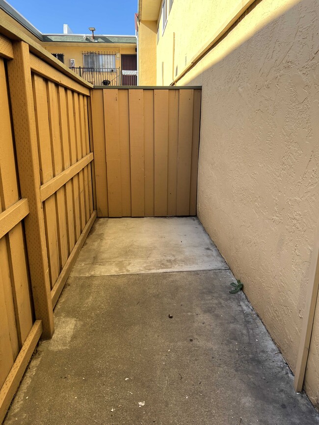 Building Photo - 2125 92nd Ave