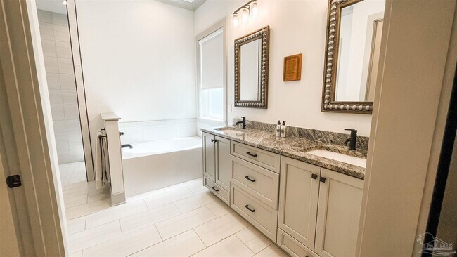 Building Photo - 1633 E Hatton St