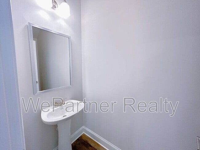 Building Photo - 552 Ember Ln NW