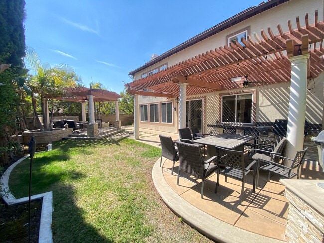 Building Photo - Luxurious 4 Bedroom Fullerton House For Re...