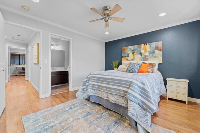 Building Photo - Desirable location! Move-In Ready!