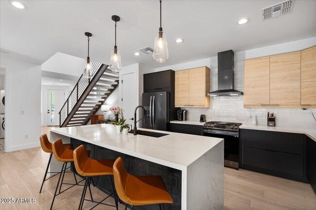 Building Photo - 220 W Monterosa St