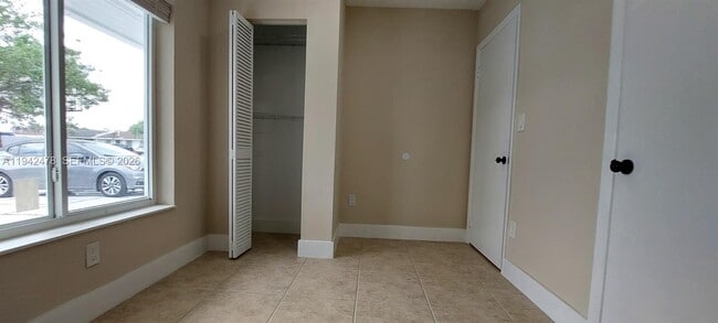 Building Photo - 4821 SW 129th Ave