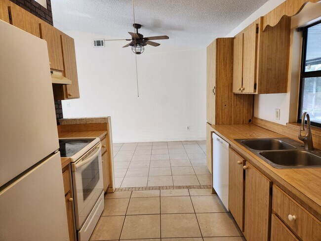 Building Photo - Port St. Lucie Pool Home for rent