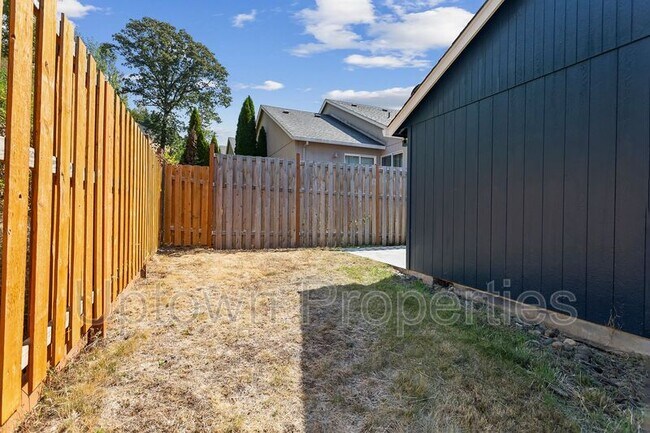 Building Photo - 14162 SE Summerfield Loop