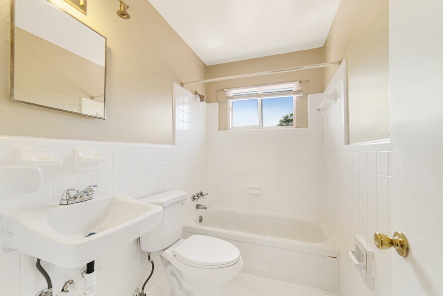 Building Photo - 3410 Elizabeth St NW