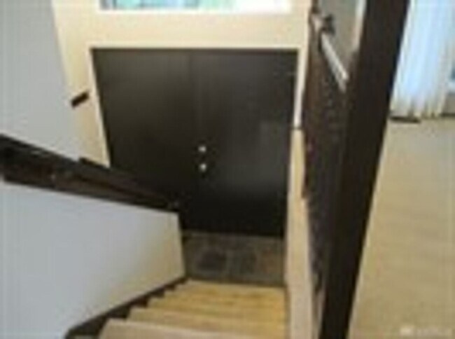 Building Photo - Woodinville Kingsgate Split