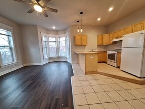 Building Photo - 1 Bedroom Available January!