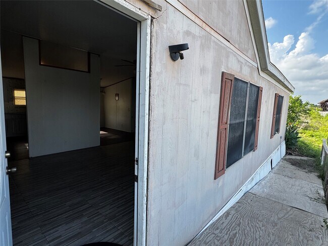 Building Photo - 15930 Boss Gaston Rd