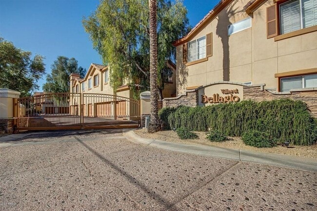 Building Photo - 3 bed remodeled  Old Town condo w/garage