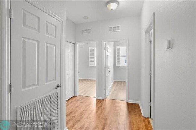 Building Photo - 4742 Sierra Ln