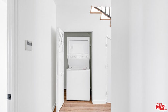 Building Photo - 747 Lillian Way