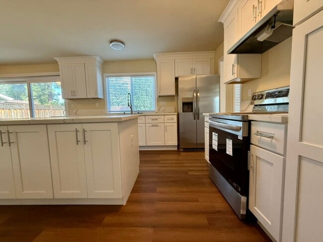 Building Photo - Beautiful, Completely Remodeled 4 Bed 2.5 Bath Fremont Home - Huge Bonus Room