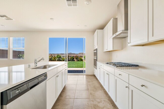 Building Photo - Modern Open-Concept Home with Loft & Designer Finishes in Inspirada!