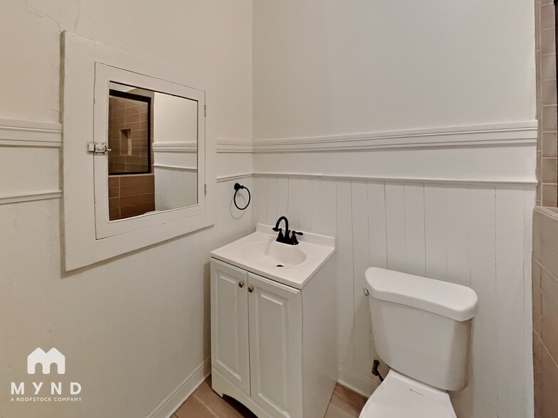 Building Photo - 825 14th St