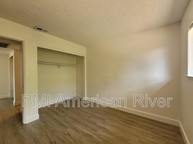 Building Photo - 5834 Sperry Dr
