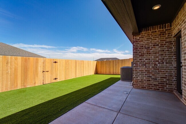 Building Photo - AVAILABLE FOR PRELEASE - 3 Bedroom Townhome in Escondido - Frenship ISD